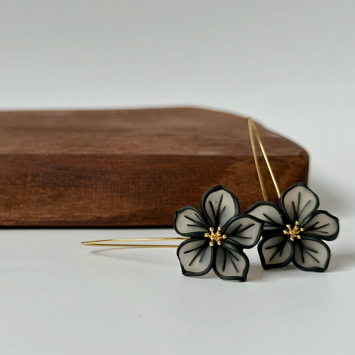 Hana Drops – Onyx | Floral Earrings